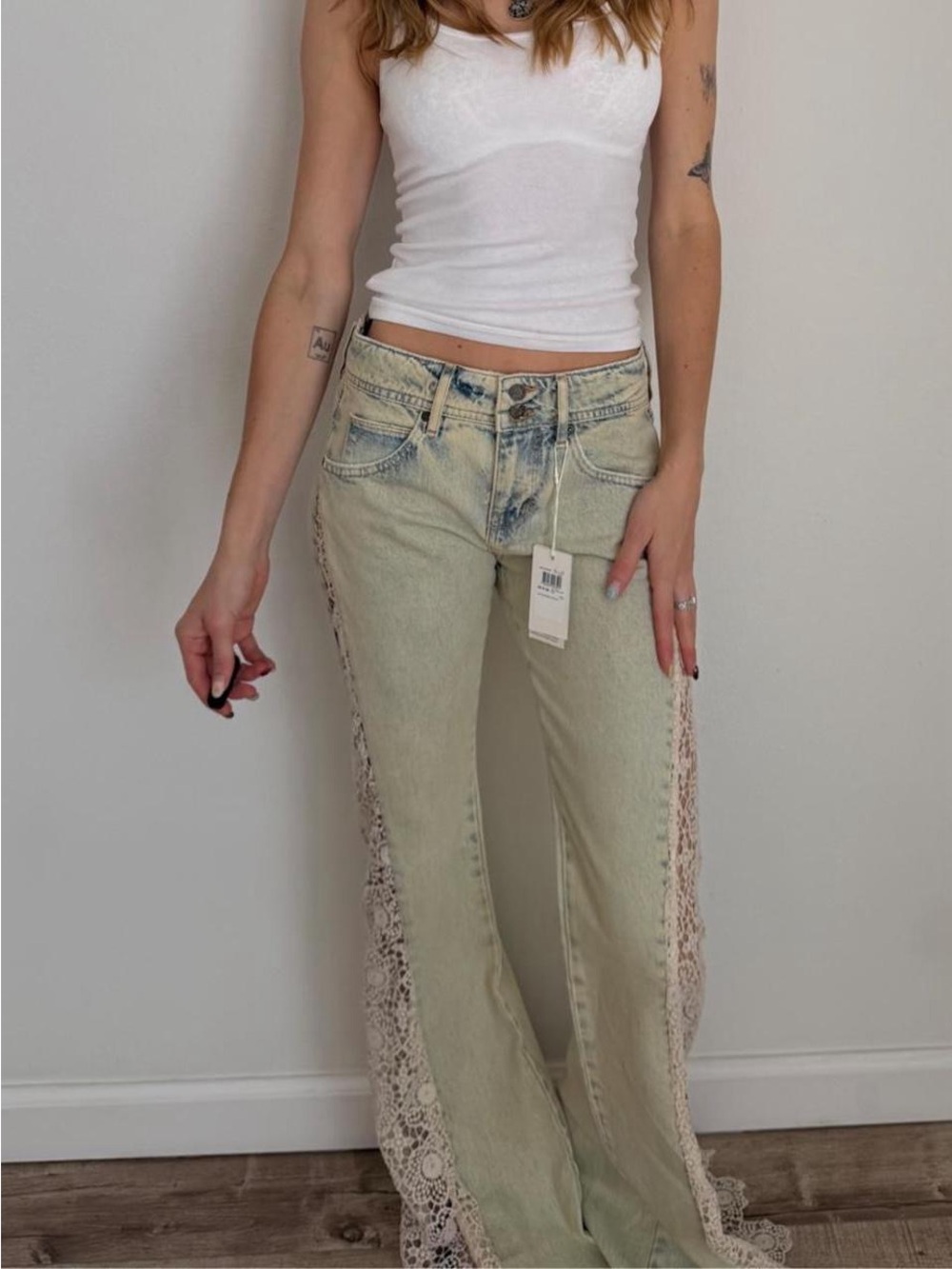 Guess Lace Denim Flare Pants Tinted Light Wash in Natural size 26 - Picture 5 of 6